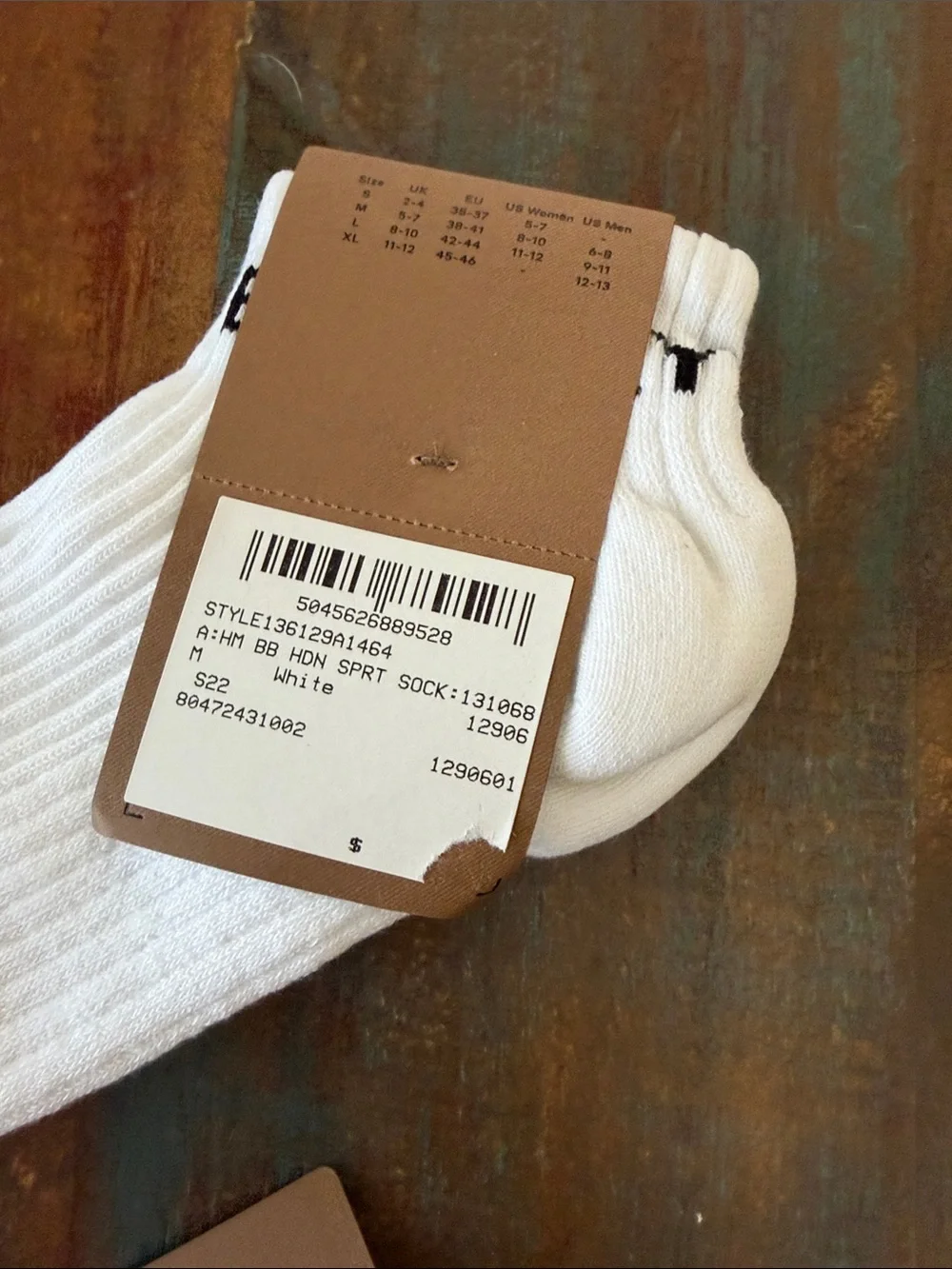 NWT Burberry White Ribbed Ankle Sport Socks size Medium